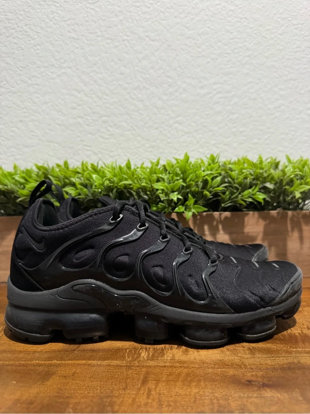 Nike Air VaporMax Plus Low Triple Black Running Shoes 924453-004 Mens Size 9.5